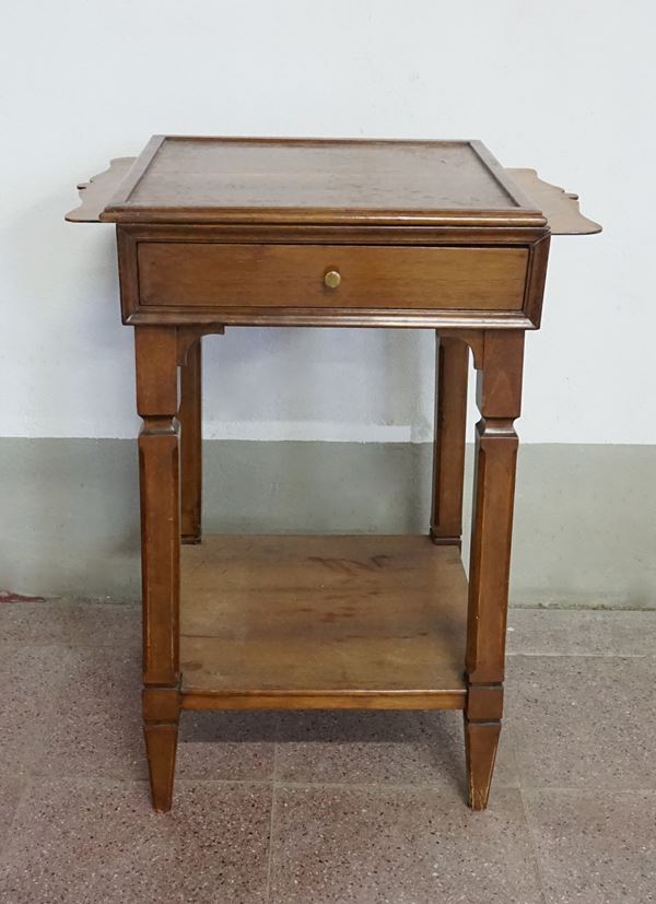 



Tavolino da lavoro, sec. XX  - Asta Arredare con stile: mobili e oggetti d'arte - Poggio Bracciolini Casa d'Aste