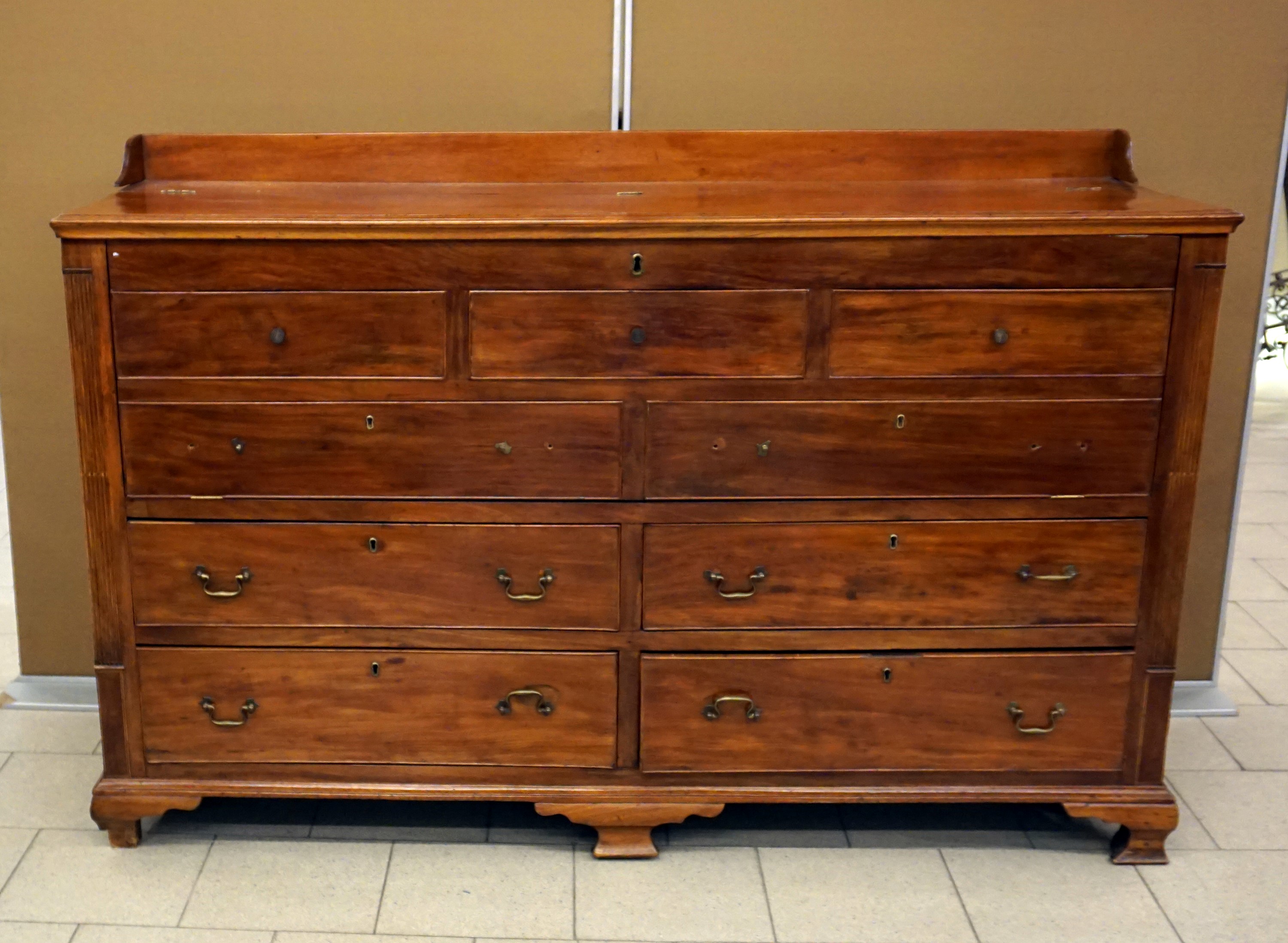 Credenza, Inghilterra, Inizi Sec. XX