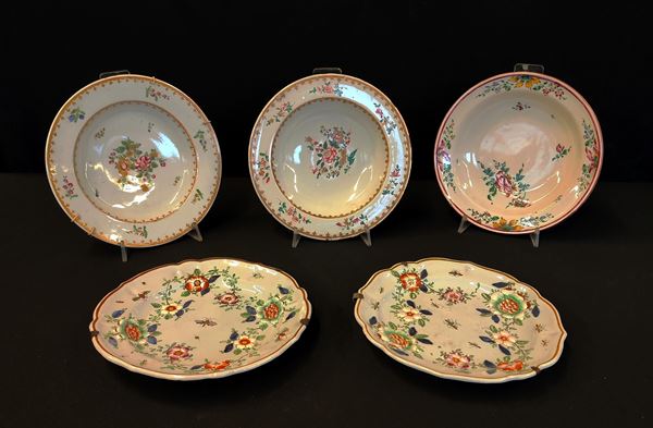 



Cinque piatti, sec. XVIII e XIX  - Asta Arredare con stile: mobili e oggetti d'arte - Poggio Bracciolini Casa d'Aste