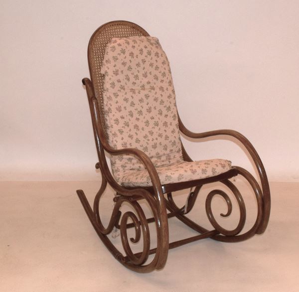 



Sedia a dondolo, sec. XX  - Asta Arredare con stile: mobili e oggetti d'arte - Poggio Bracciolini Casa d'Aste