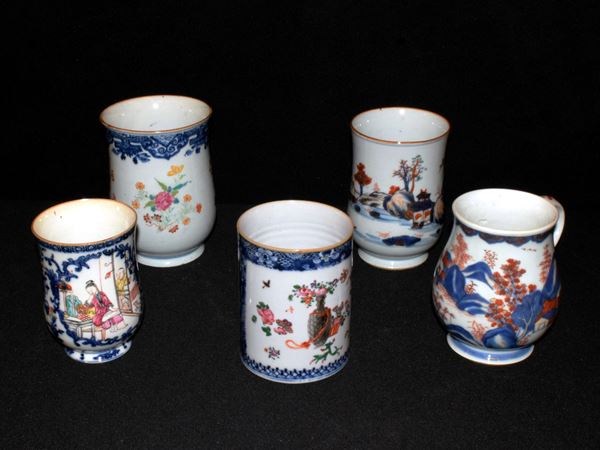 



Cinque boccali, CIna, sec. XX  - Asta Arredare con stile: mobili e oggetti d'arte - Poggio Bracciolini Casa d'Aste