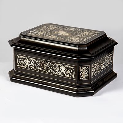 Cassina, Cassettiera in legno ebanizzato intarsiato, inizi sec. XX