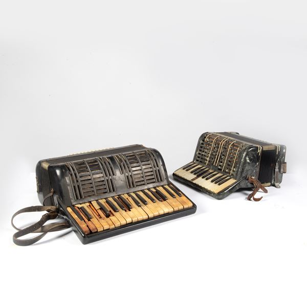 



Due fisarmoniche, inizi sec. XX