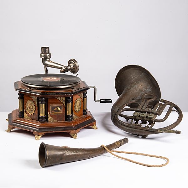 



Grammofano, inizi sec. XX