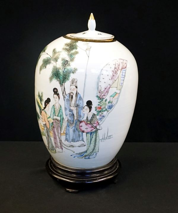 



Potiche con coperchio, arte orientale, sec. XX  - Asta Arredi, mobili e oggetti d'arte - Poggio Bracciolini Casa d'Aste