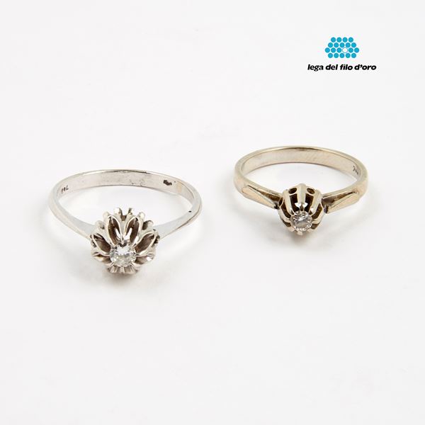 



DUE ANELLI IN ORO BIANCO 18KT E DIAMANTI