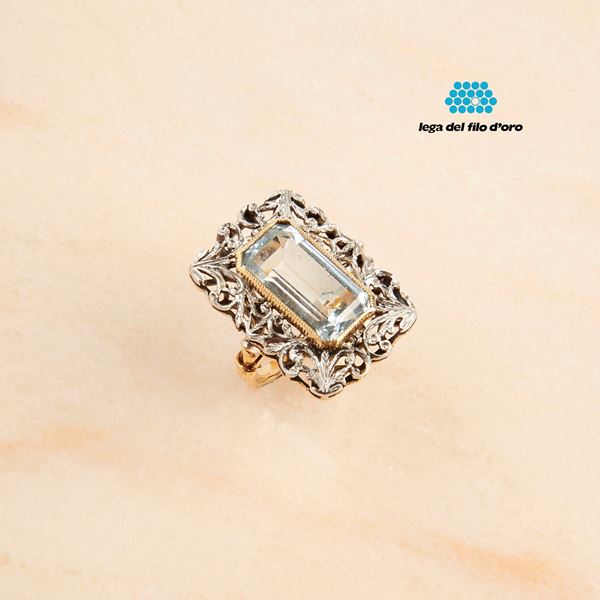 



ANELLO IN ORO BIANCO 18KT E PIETRA 