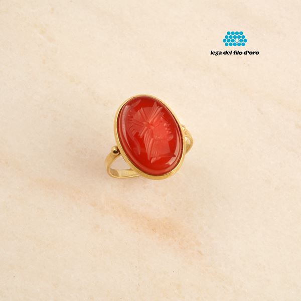 



ANELLO IN ORO GIALLO 18KT E CORNIOLA   - Asta GIOIELLI, ARGENTI E PENNE - Poggio Bracciolini Casa d'Aste
