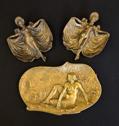 Coppia di Posacenere e uno Svuota Tasche di Gusto Liberty