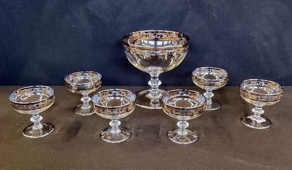 



Coppa e sei coppette, sec. XX  - Asta Arredi, mobili e oggetti d'arte - Poggio Bracciolini Casa d'Aste