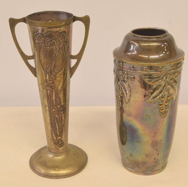 



Due vasi periodo liberty  - Asta Arredi, mobili e oggetti d'arte - Poggio Bracciolini Casa d'Aste