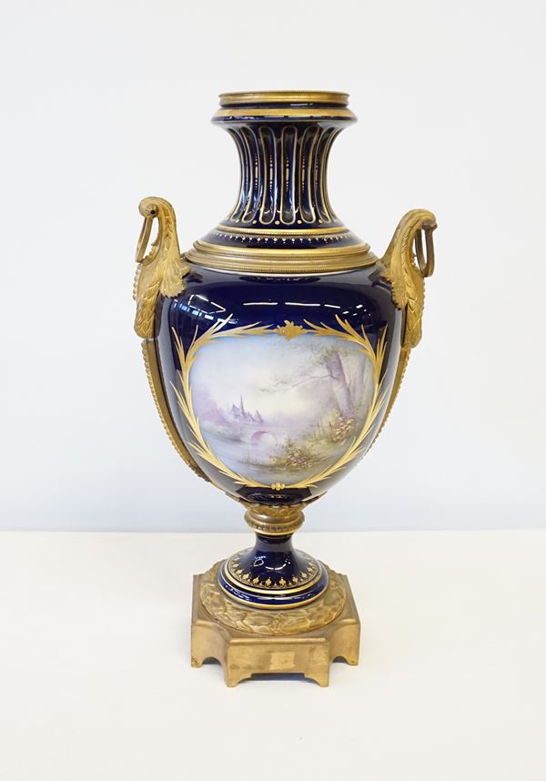 



Grande vaso, sec. XIX  - Asta Arredi, mobili e oggetti d'arte - Poggio Bracciolini Casa d'Aste