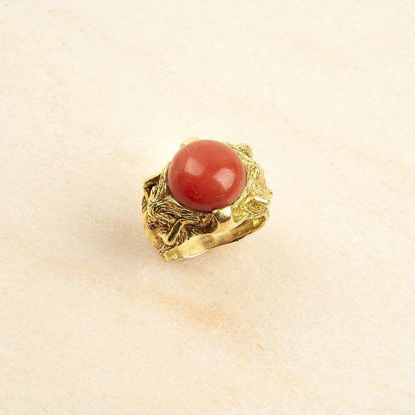 ANELLO IN ORO GIALLO 18KT E CORALLO