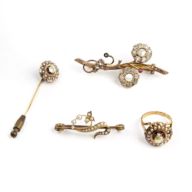 ANELLO E SPILLA DA BALIA IN ORO GIALLO 18KT E PERLE