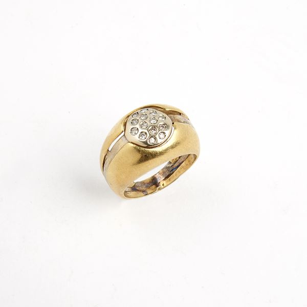 



ANELLO IN ORO E DIAMANTI