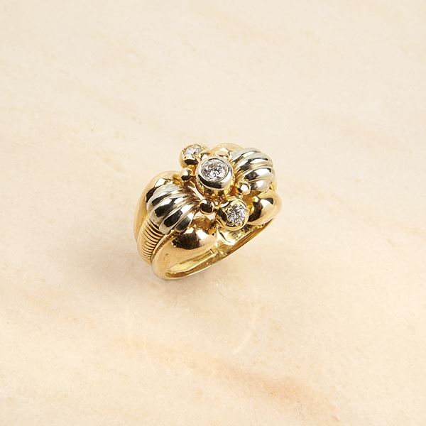 ANELLO IN ORO GIALLO 18KT, DIAMANTI E PIETRA