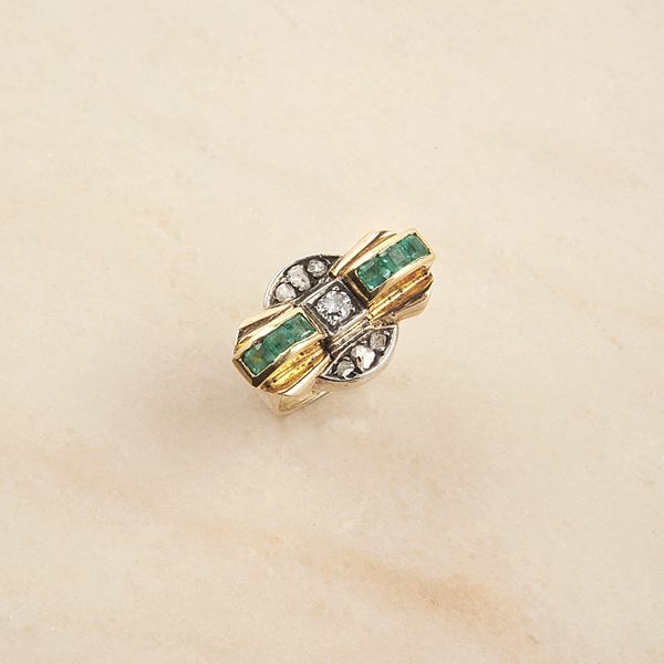 



ANELLO IN ORO GIALLO 18KT , DIAMANTI E SMERALDI   - Asta GIOIELLI, ARGENTI E PENNE - Poggio Bracciolini Casa d'Aste