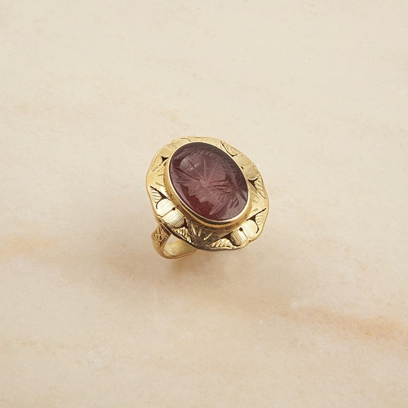 Anello in Oro Giallo 18kt e Corniola