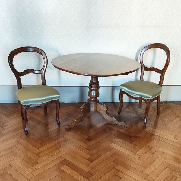 



Tavolo circolare e quattro sedie, sec. XIX