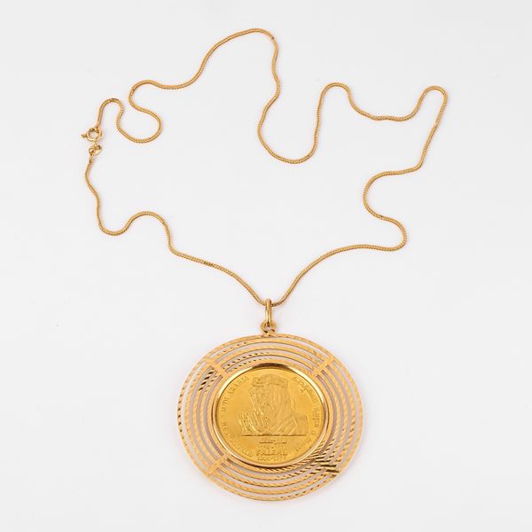 



COLLANA IN ORO GIALLO CON MEDAGLIA EMIRO FASAL&nbsp; 18Kt e 22KT