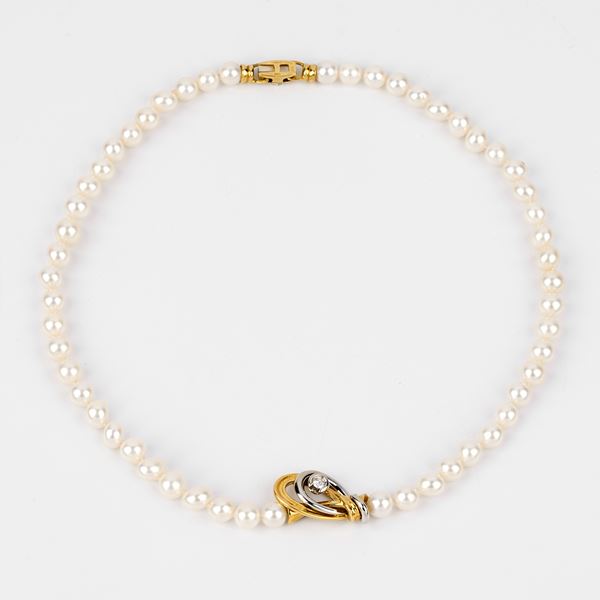 



COLLANA GIROCOLLO IN ORO 18KT, PERLE E DIAMANTE