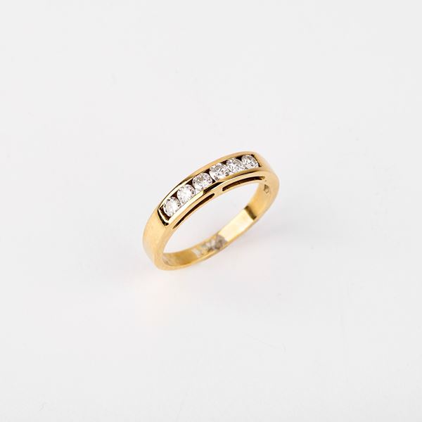 



ANELLO IN ORO GIALLO 18KT E DIAMANTI