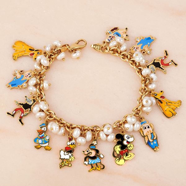 



BRACCIALE IN ORO GIALLO 18KT, SMALTO, PERLE E&nbsp; CHARMS