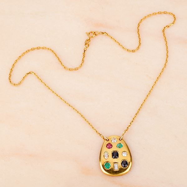 



GIROCOLLO IN ORO GIALLO 18KT,DIAMANTI, RUBINO, ZAFFIRO E SMERALDI