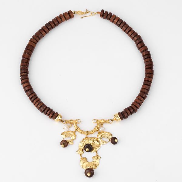 



COLLANA GIROCOLLO, MUSIANI, IN ORO GIALLO 18 KT E LEGNO