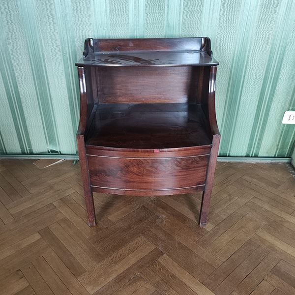 



Comodino, Inghilterra, sec. XX  - Asta Arredi, mobili e oggetti d'arte - Poggio Bracciolini Casa d'Aste