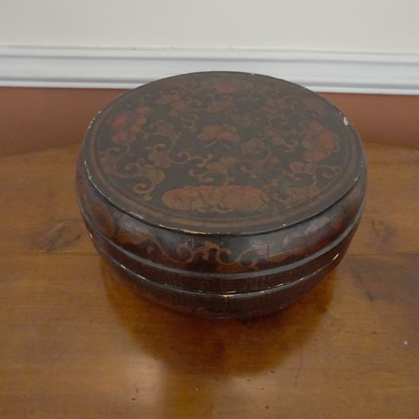 



Grande scatola, sec. XIX  - Asta Arredi, mobili e oggetti d'arte - Poggio Bracciolini Casa d'Aste