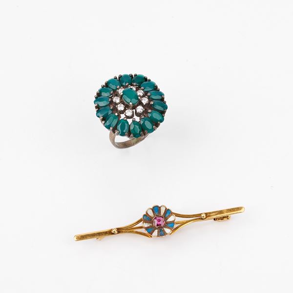 



SPILLA IN ORO 18KT E SMALTO 