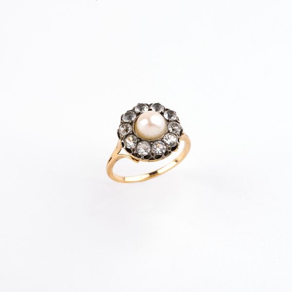 



ANELLO IN ORO GIALLO 18KT, ARGENTO, DIAMANTI E PERLE