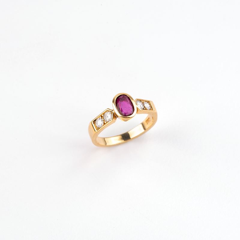 ANELLO IN ORO GIALLO 18KT, DIAMANTI E RUBINI