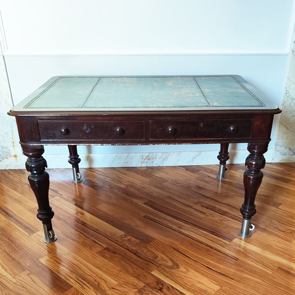 



Tavolo scrivania, Inghilterra, sec. XIX  - Asta Arredi, mobili e oggetti d'arte - Poggio Bracciolini Casa d'Aste