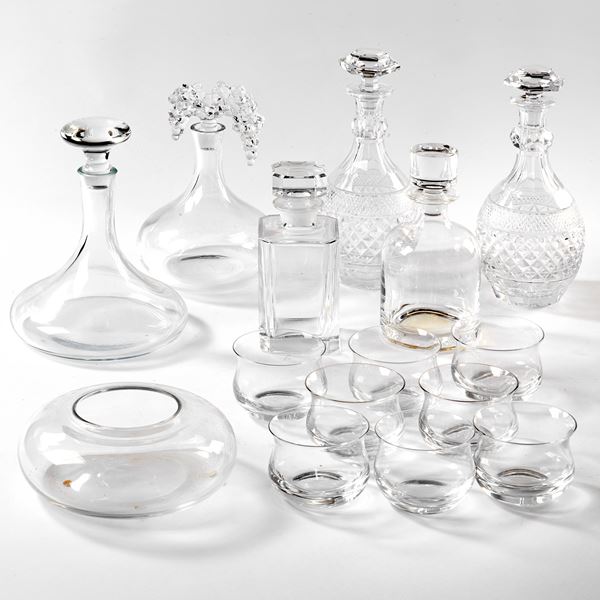 



Quattro bottiglie da liquore, due decanter, una bowl e otto bicchieri, sec. XX