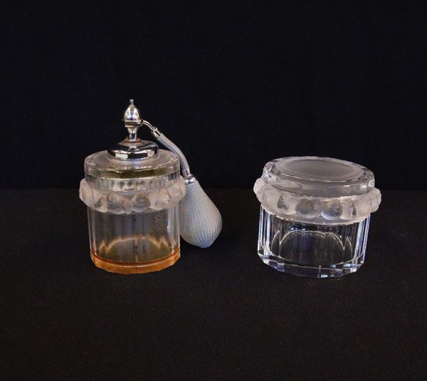 



Set da bagno, sec. XX  - Asta Arredi, mobili e oggetti d'arte - Poggio Bracciolini Casa d'Aste