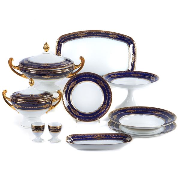 



Servizio di piatti, Cecoslovacchia, sec. XX  - Asta Eleganza a tavola: porcellane, argenti e complementi da arredo - Poggio Bracciolini Casa d'Aste