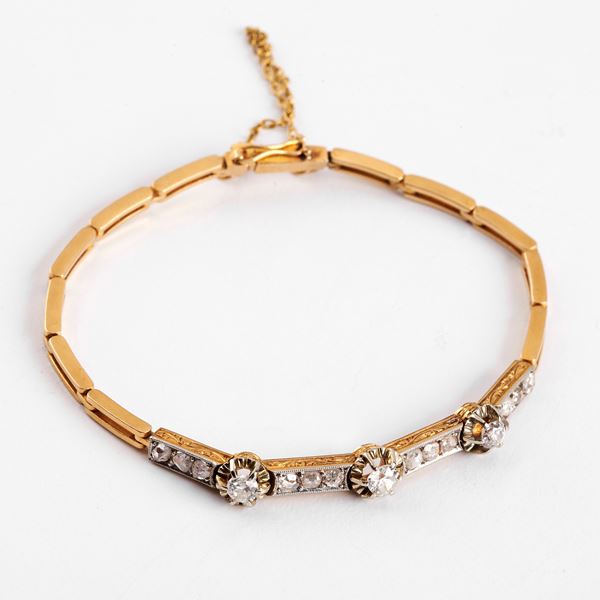 



BRACCIALE, FRANCIA INIZI SEC. XX IN ORO 18KT A MAGLIE SNODATE