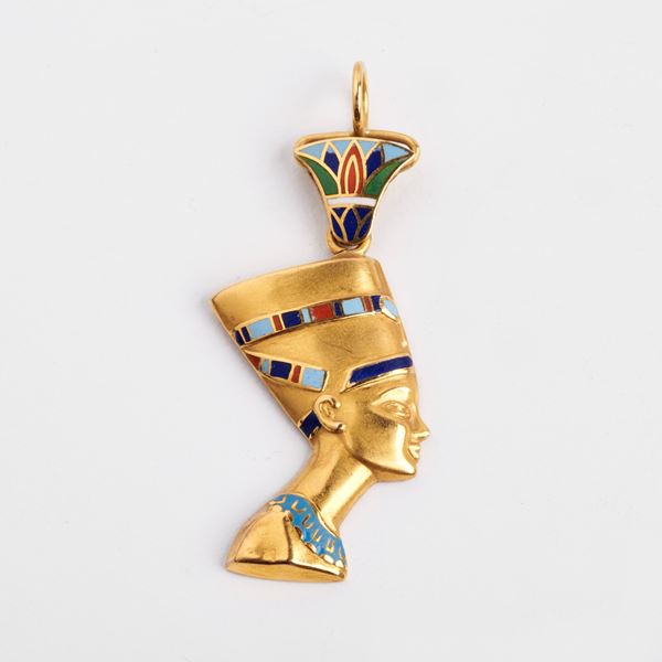 



PENDENTE IN ORO GIALLO 18KT E SMALTI  - Asta Gioielli, argenti, numismatica e penne - Poggio Bracciolini Casa d'Aste