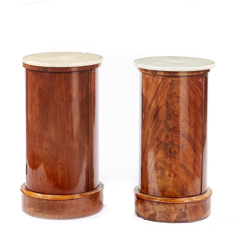 Due comodini a colonna, sec. XX