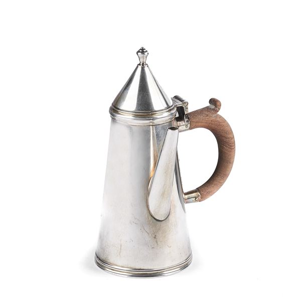 



Piccola teiera, Londra, 1911  - Asta Eleganza a tavola: porcellane, argenti e complementi da arredo - Poggio Bracciolini Casa d'Aste