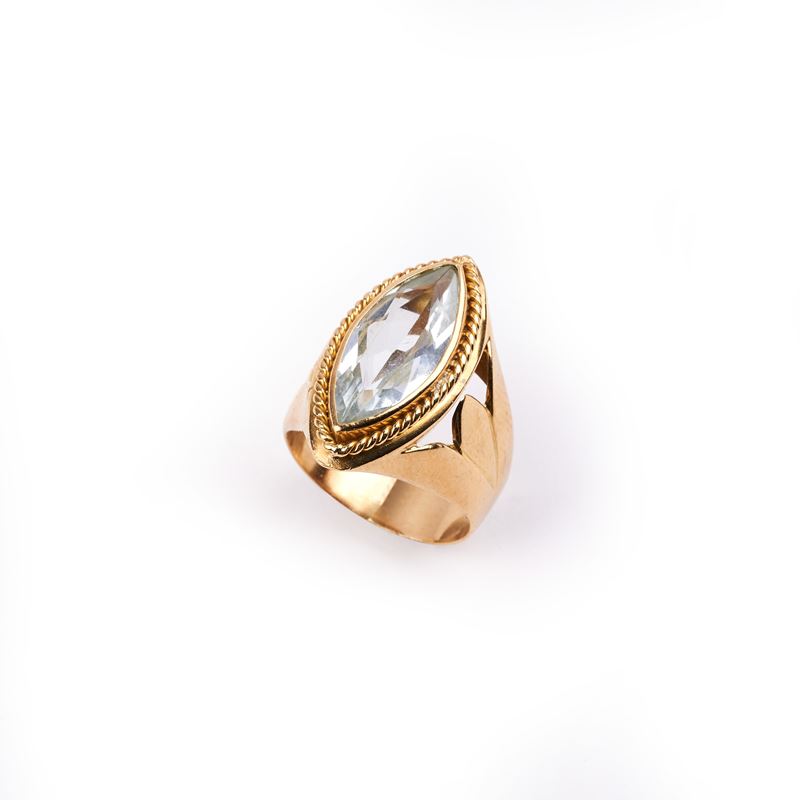 Anello in Giallo 18kt e Pietra