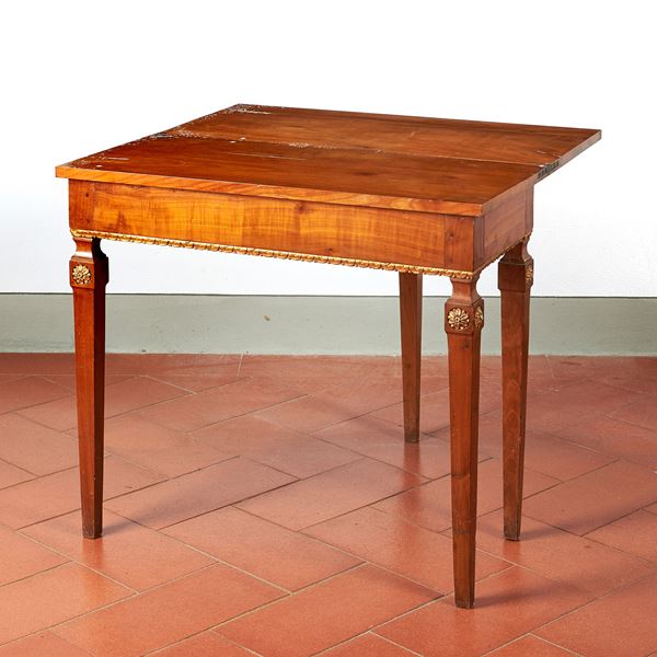 



Tavolo da gioco, Luigi XVI  - Asta Arredi, mobili e dipinti da proprietà toscane - Poggio Bracciolini Casa d'Aste