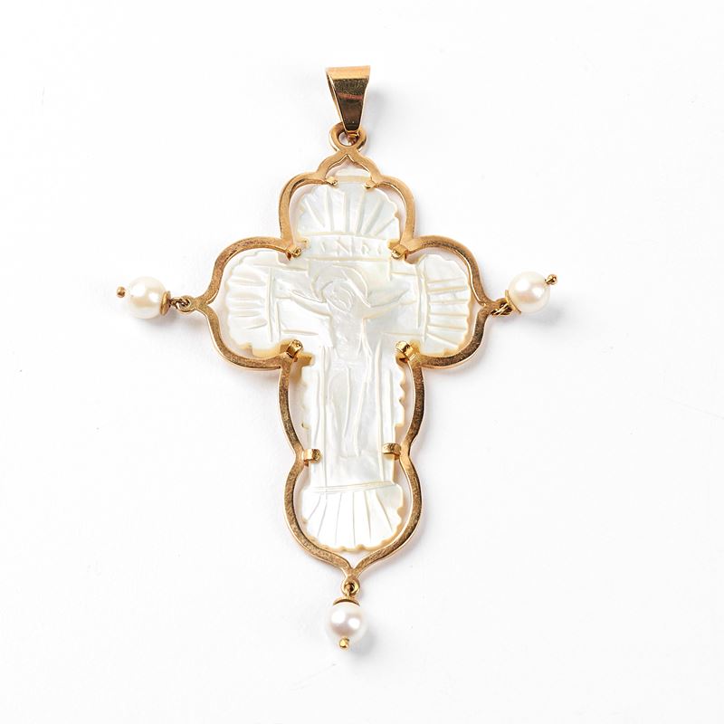 PENDENTE IN ORO GIALLO 18KT E MADREPERLA