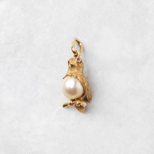 



PENDENTE IN ORO GIALLO 18KT E PERLA  - Asta Gioielli, argenti, penne, numismatica e vintage - Poggio Bracciolini Casa d'Aste