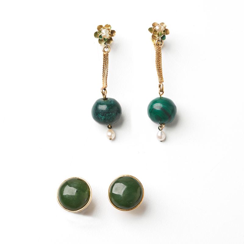 PAIO DI ORECCHINI PENDENTI, IN ORO GIALLO 18KT, MALACHITE E PERLE