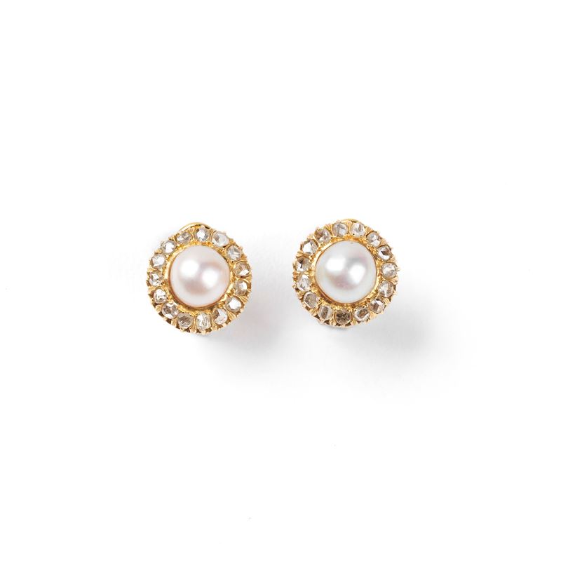 PAIO DI ORECCHINI IN ORO GIALLO 18KT, PERLE E DIAMANTI