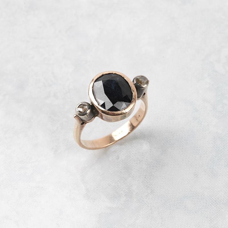 ANELLO IN ORO A BASSO TITOLO , DIAMANTI E ZAFFIRO