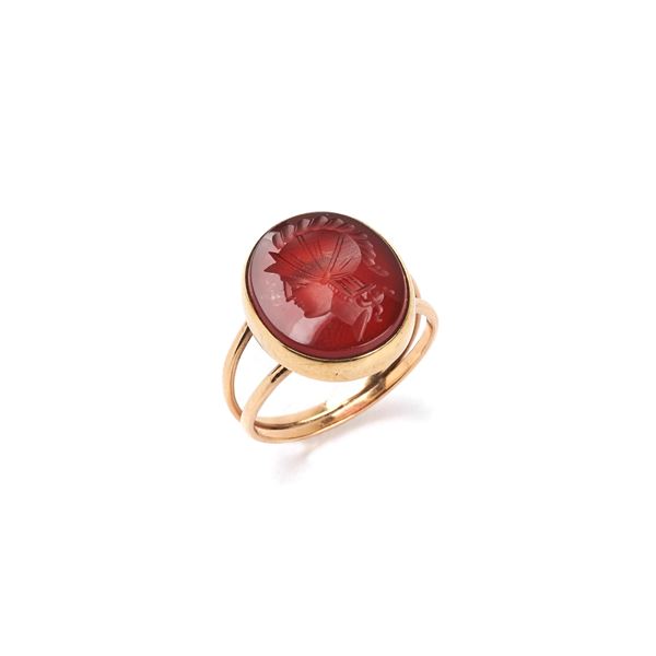 



ANELLO IN ORO GIALLO 18KT E CORNIOLA